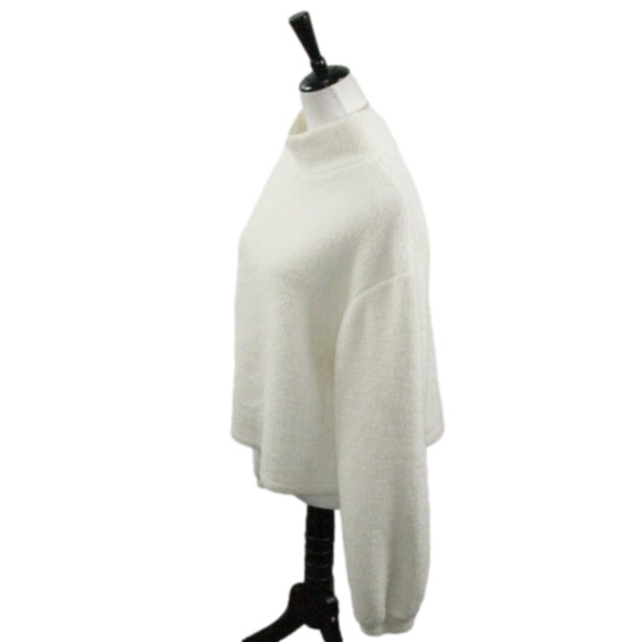 H&M Cream Fuzzy Mock Neck Long Sleeve Top Size Medium - Picture 2 of 4